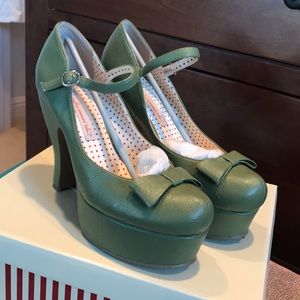 B.A.I.T. Olive Green Mary Jane Platform Pump
